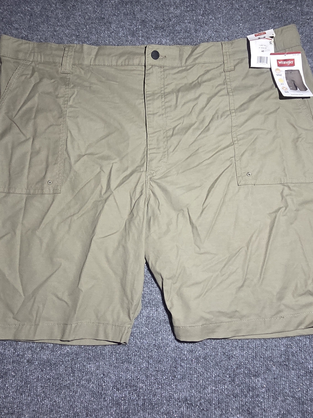 NWT Wrangler Men's Outdoor Flex Waist Cargo Shorts Khaki Size 48 Inseam 9"